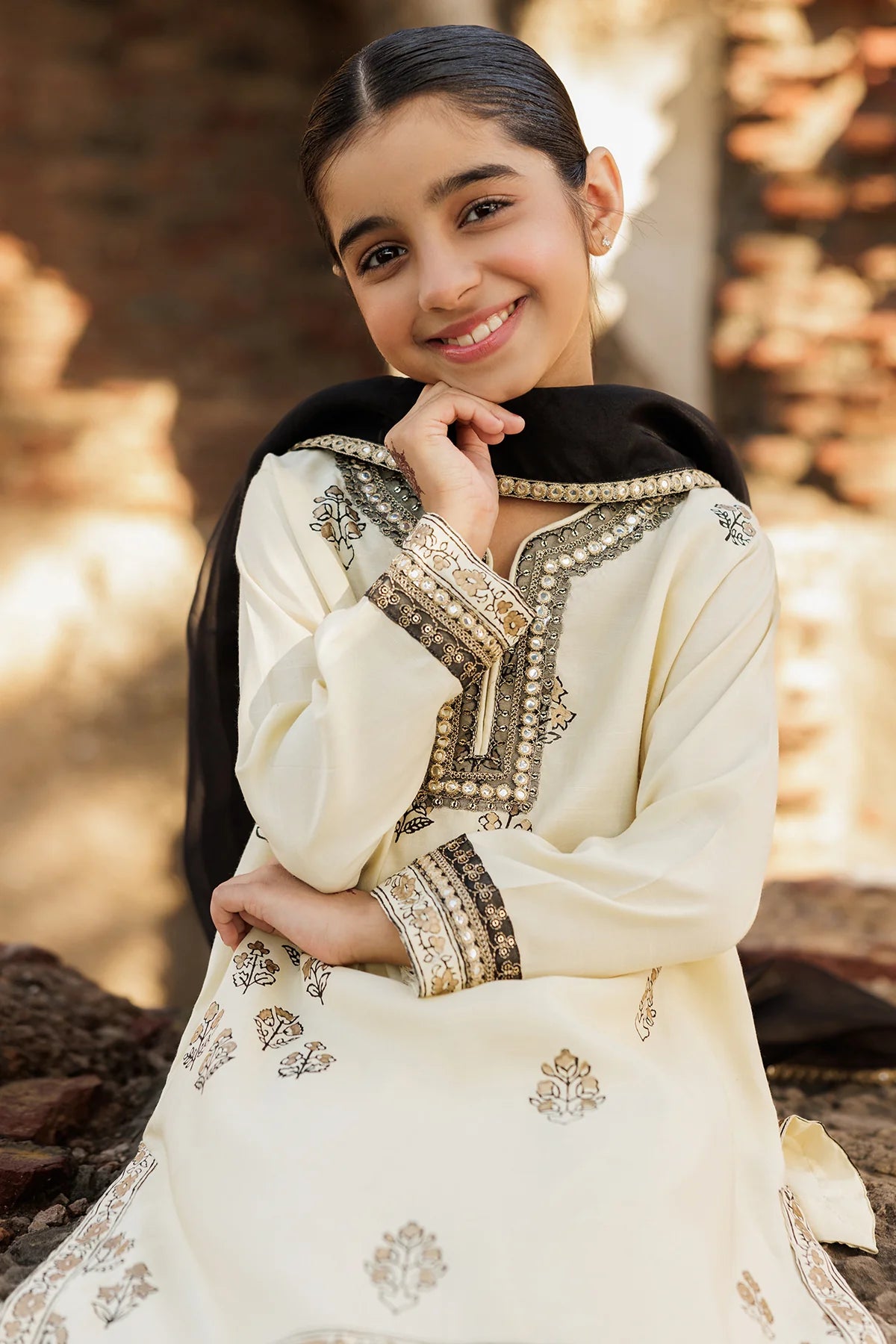 Kids 3PC Embroidered Linen Dress With Net Dupatta - Unstitched