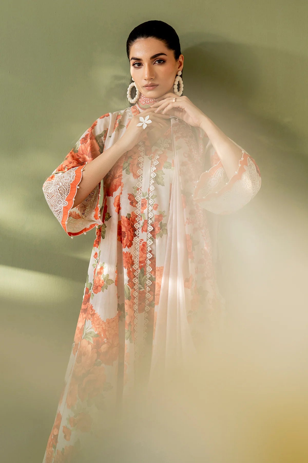 Baroque Floral Embroidered Linen 3-Piece