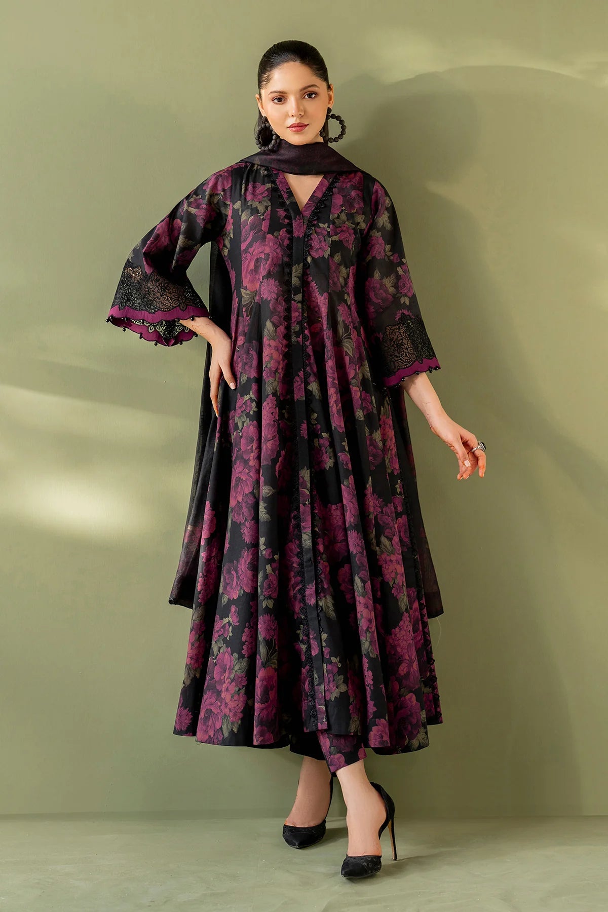 Baroque Floral Embroidered Linen 3-Piece
