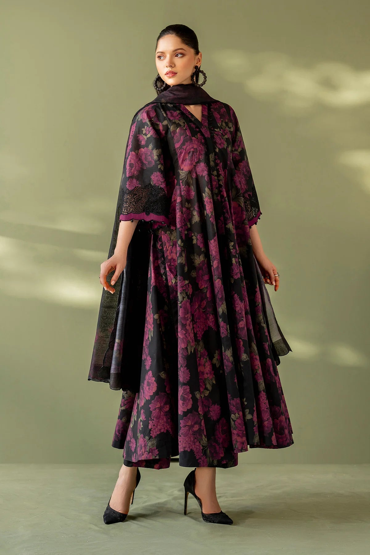 Baroque Floral Embroidered Linen 3-Piece