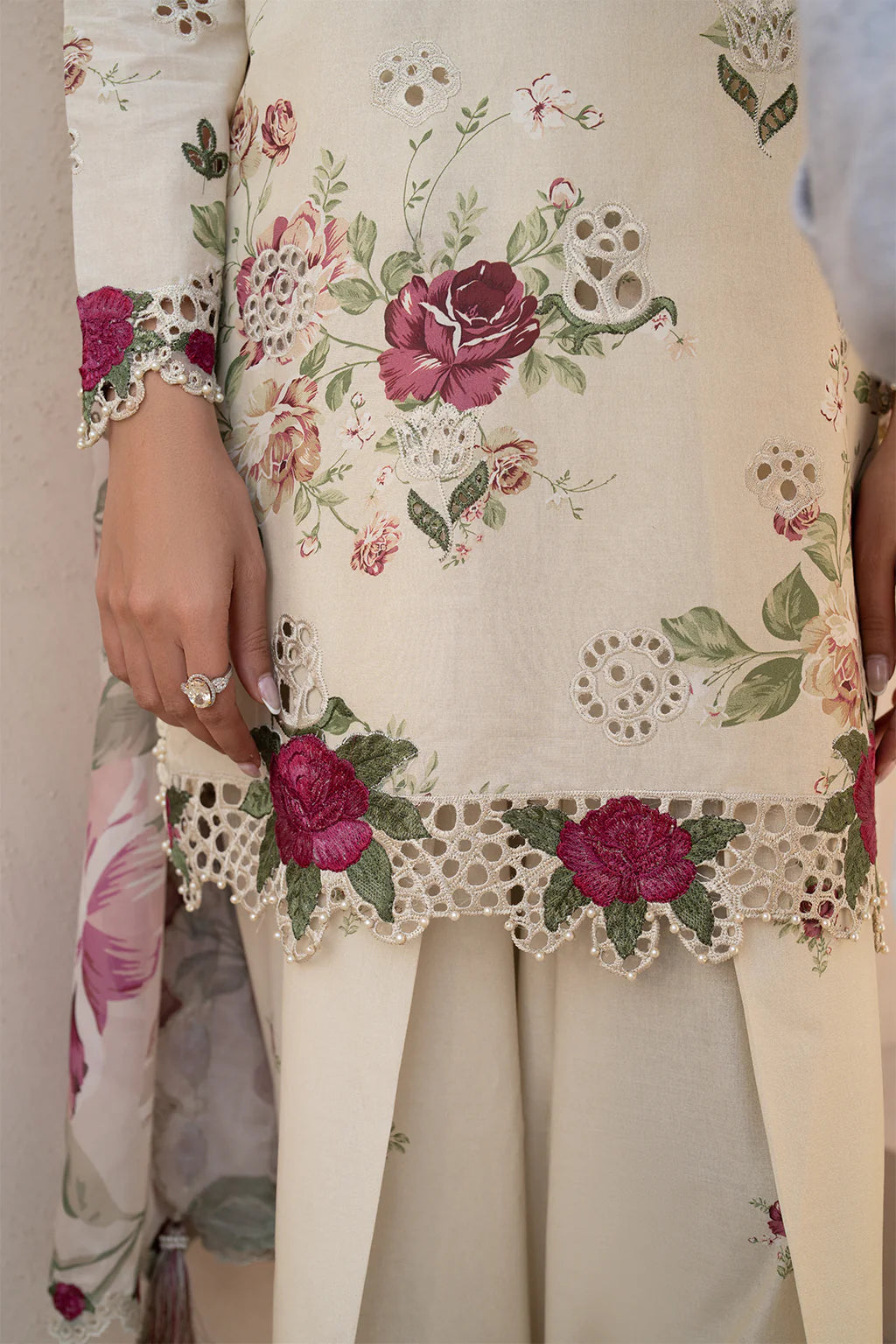 Borer Embroidered Printed Linen Suit with Silk Dupatta