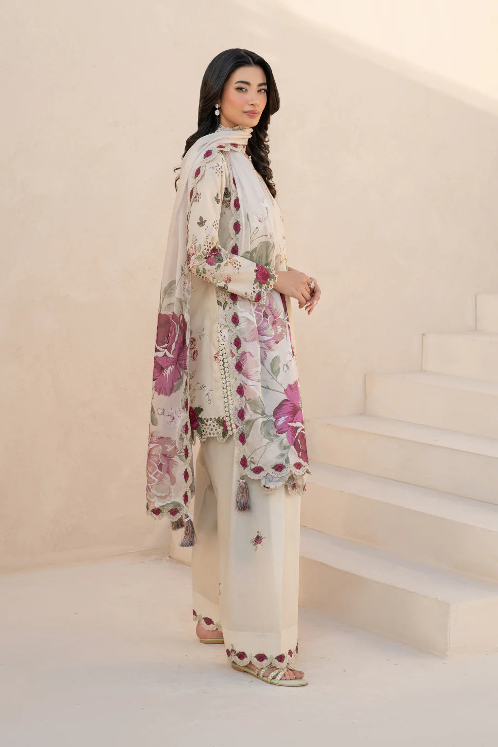 Borer Embroidered Printed Linen Suit with Silk Dupatta