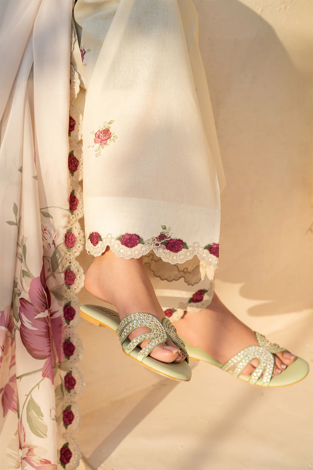 Borer Embroidered Printed Linen Suit with Silk Dupatta